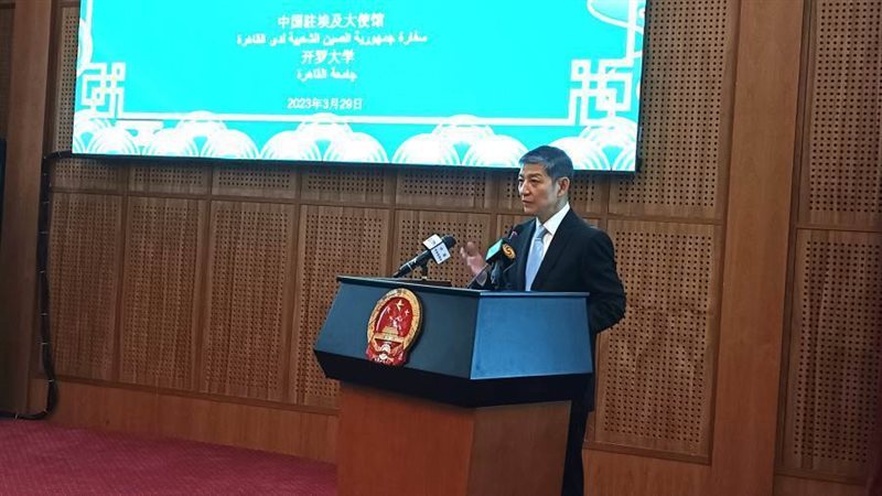 سفير الصين يلقى كلمة