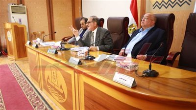 محافظ كفر الشيخ يعقد اجتماعا لبحث مطالب المواطنين