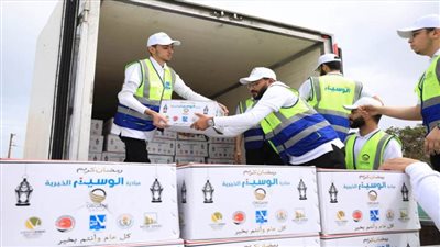 توزيع كمية من المساعدات الغذائية واللحوم على المستحقين بشمال سيناء