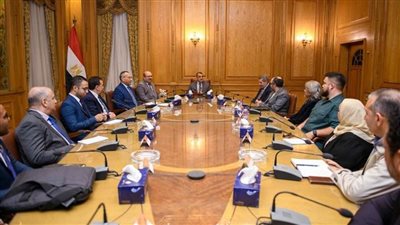 وزير الدولة للإنتاج الحربي يعقد اجتماعًا مع ممثلي تحالف مشروع تطوير حديقتيّ 