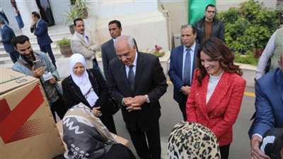 محافظ الجيزة يسلم ١٠ عرائس مقبلات على الزواج أجهزة كهربائية