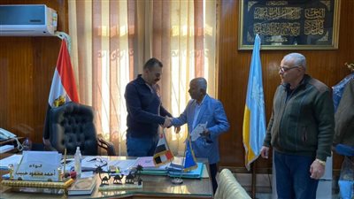 محافظ الإسكندرية يؤكد على تيسير إجراءات إصدار تراخيص المحال العامة بجميع المراكز التكنولوجية بأحياء الإسكندرية 