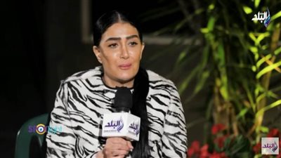 غادة عبدالرازق: بتعالج عند دكتور نفسي من 20 سنة  (فيديو)