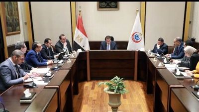 وزير الصحة يتابع الموقف التنفيذي لتشغيل الوحدات الصحية بـ«حياة كريمة»