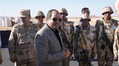 عاجل| الرئيس السيسي يعرب عن سعادته بتواجده وسط مقاتلي القوات المسلحة المصرية شرق قناة السويس