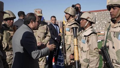 الرئيس السيسي يوجه عددًا من النصائح لمقاتلي القوات المسلحة المصرية شرق قناة السويس