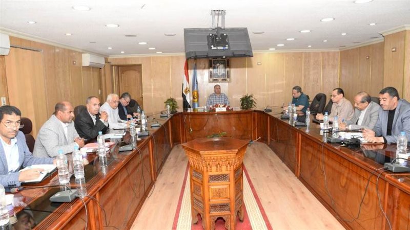 جانب من اجتماع المحافظ