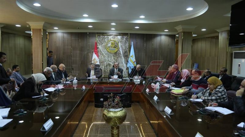 اجتماع المحافظ