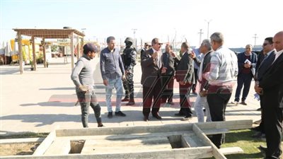 استعدادًا لعيد الفطر.. إقامة مقاعد ثابتة بالحديقة المركزية المجانية بكفر الشيخ