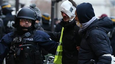 وزير الداخلية الفرنسي يعلن حصيلة مصابي الشرطة في المواجهات مع المتظاهرين 