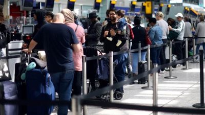 صحيفة: المسافرون من بريطانيا لدول الاتحاد الأوروبي والعكس سيعانون من طوابير انتظار طويلة