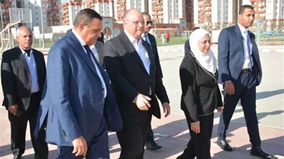 وزير التنمية المحلية ومحافظ القاهرة يتابعان توافر الخدمات المقدمة للمواطنين بالأسمرات