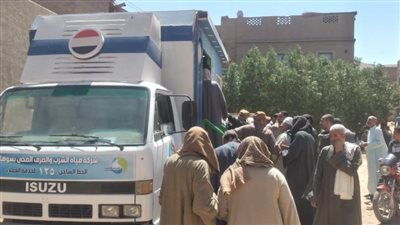 سيارة خدمة عملاء متنقلة لتلقي طلبات التعاقد على الوصلات المنزلية بصرف صحي الغابات بسوهاج 