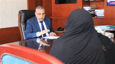 محافظ سوهاج ونائبه والسكرتير المساعد يلتقون 104 مواطنين لحل مشاكلهم وتلبية مطالبهم 