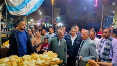 رئيس مركز مطاي بالمنيا يتفقد معارض أهلاً رمضان