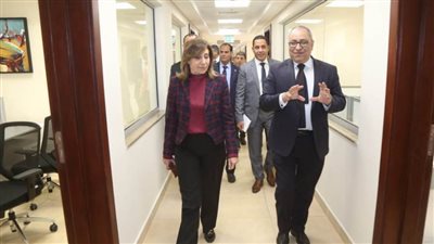 وزيرة الثقافة تتفقد سير العمل بمقر الوزارة بالعاصمة الإدارية الجديدة