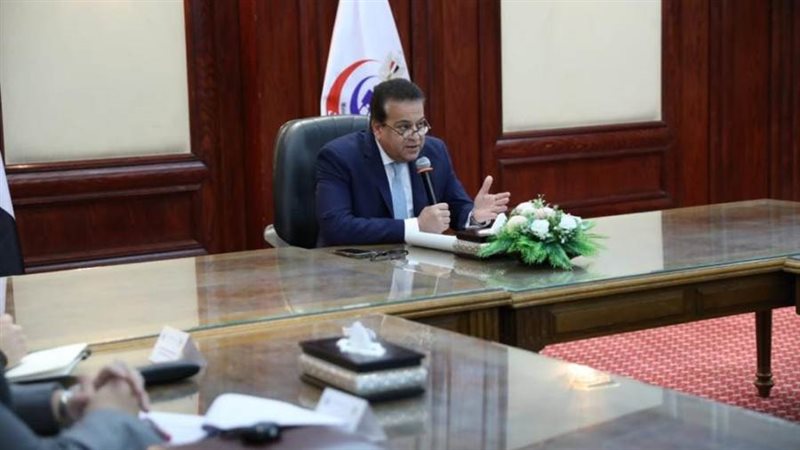 وزير الصحة أثناء