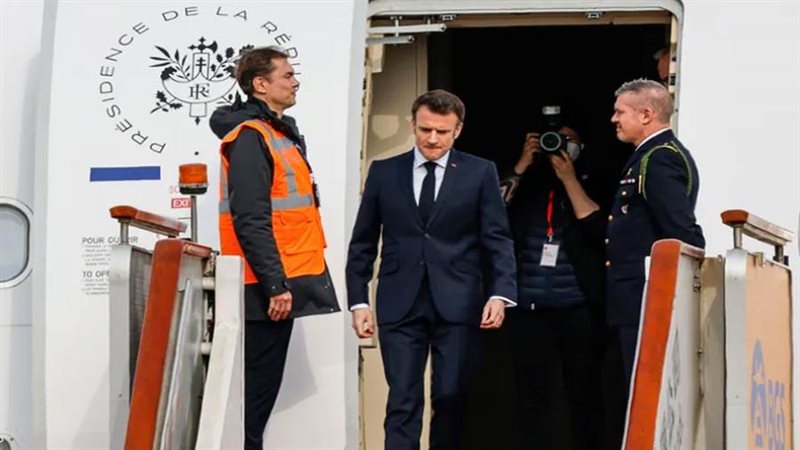 الرئيس الفرنسي يصل