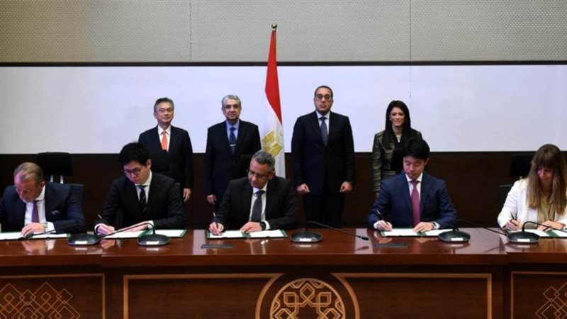 رئيس الوزراء يشهد