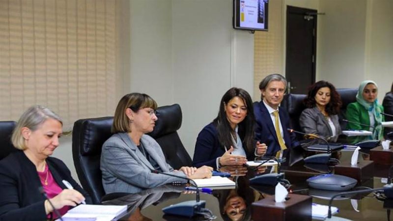 التعاون الدولي يبحث