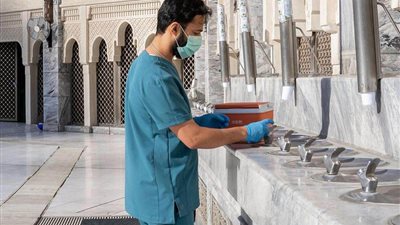 اختبار ٣٠٠ عينة من ماء زمزم يوميًا بالمسجد الحرام خلال شهر رمضان