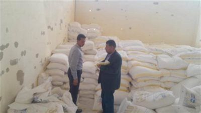 حملة تموينية مكبرة بمطاي تحرر مخالفات تموينية متنوعة وتصادر ٤ أطنان مواد غذائية بمصنع غير مرخص