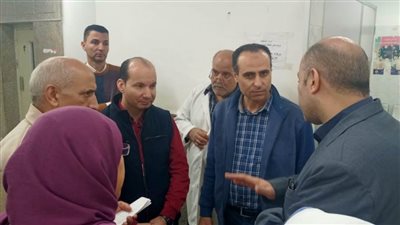 وكيل وزارة الصحة بالبحيرة يتفقد العمل بعيادات التأمين الصحي بدمنهور