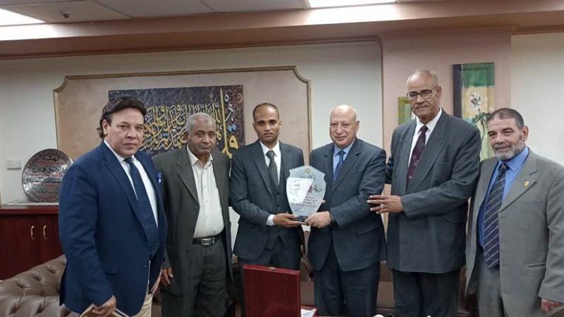 تكريم الموظف الأمين