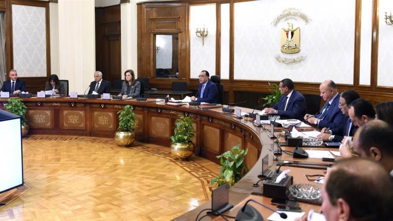 رئيس الوزراء خلال