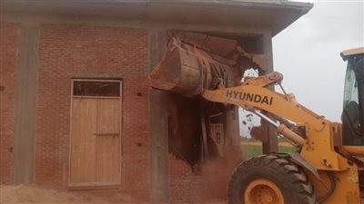 إزالة التعديات على أراضٍ زراعية بكفر الشيخ