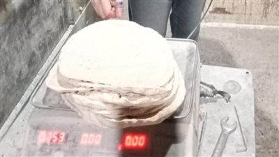 تحرير 29 محضرًا لمخابز وتجار تموينيين في حملة بالبحيرة