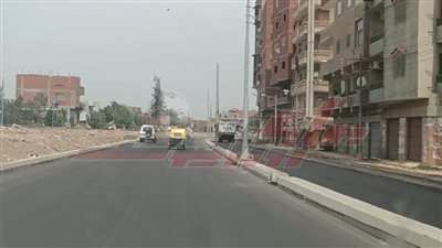 رصف طريق صلاح سالم بطول كيلو وتمهيد ورصف الطرق بالبرلس والمصيف