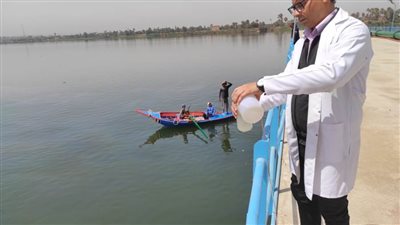 اليوم.. ظهور بقعة سولار امام ماخذ محطة مياه نيدة السطحية بسوهاج