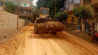 لرفع كفاءة الطرق.. استمرار أعمال الرصف بشوارع سمالوط شمال المنيا