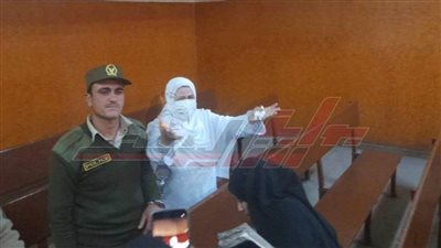 دخلت في حالة هستيرية.. صراخ وعويل وبكاء المتهمة بقتل زوجها بكفرالشيخ 