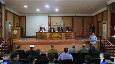 مناقشة عدد من شكاوى المواطنين وتحويل حالات مرضية لتلقي العلاج