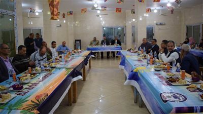 رئيس جامعة العريش يشارك الموظفين والعاملين مائدة الإفطار الجماعى 
