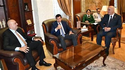 وزير الشباب يبحث التعاون المشترك مع جهاز تنمية المشروعات المتوسطة والصغيرة