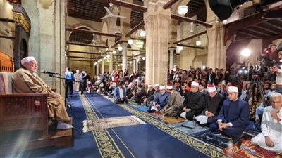  أحمد عمر هاشم يعود إلى رحاب دروس العلم في الجامع الأزهر ويلقي درس التراويح