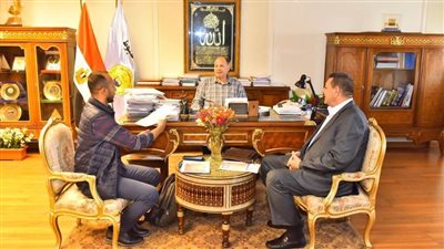 محافظ أسيوط يلتقي مسؤولي دار الهندسة ويؤكد على تضافر الجهود والتعاون المستمر لدفع العمل بالمشروعات 