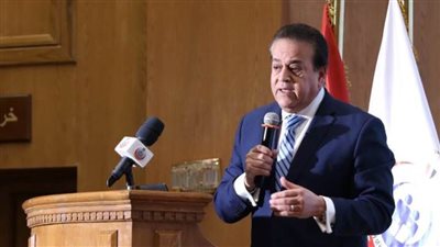 وزير الصحة يعتمد الخطة العلاجية المقترحة من 