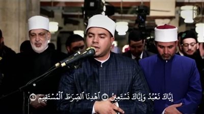 آلاف المصلين يتوافدون لصلاة العشاء والتراويح بالجامع الأزهر