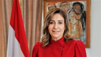 وزيرة الثقافة تكرم الفائزين بجوائز المسرح الجامعى