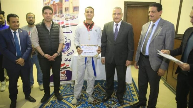 جانب من الافتاح