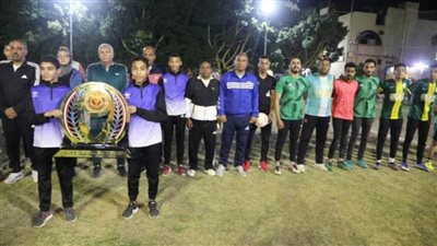  محافظ الوادي الجديد يشهد نهائي الدورة الرمضانية ويُسلّم درع الدوري