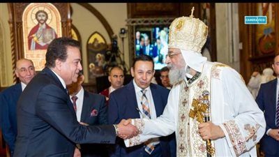 وزير الصحة يشارك في قداس عيد القيامة المجيد بالكاتدرائية المرقسية