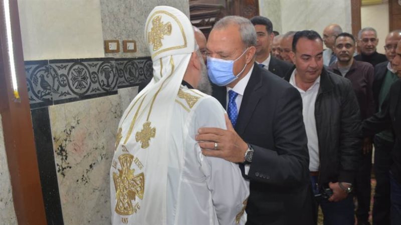 محافظ القليوبية يقدم