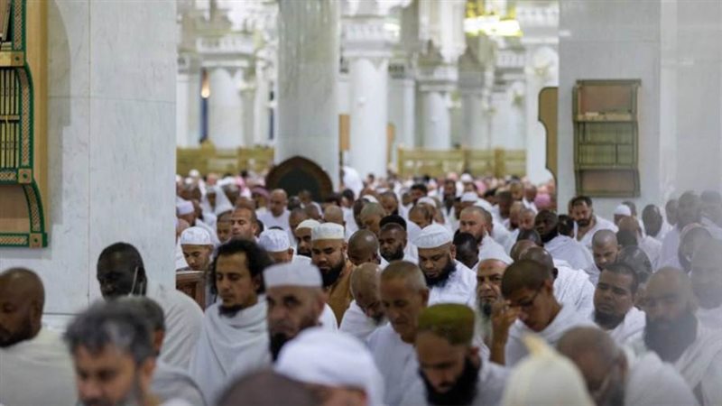 معتمر بالمسجد الحرام