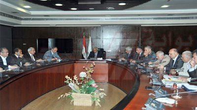 وزير النقل يجتمع بقيادات 