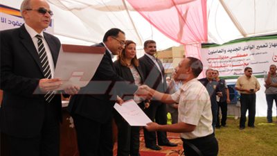 وزير الإسكان ومحافظ الوادى الجديد يسلمان وحدات الإسكان الاجتماعى للمستفيدين بالمحافظة.. اليوم